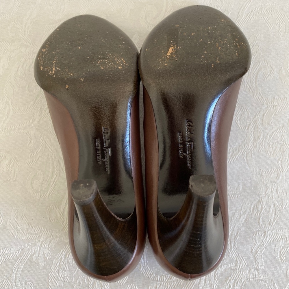 salvatore ferragamo whipstitch peep toe pumps - Picture 7 of 7